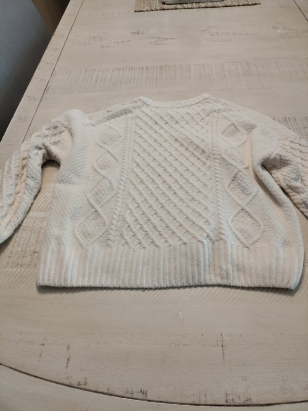 Cableknit white, comfy sweater